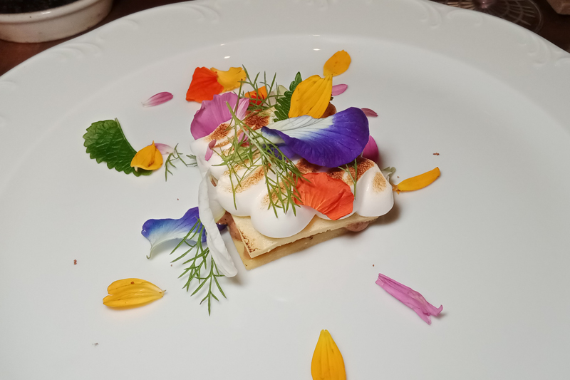 Canang Sando Room4Dessert Ubud