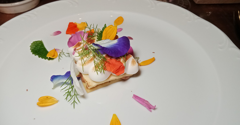 Canang Sando Room4Dessert Ubud